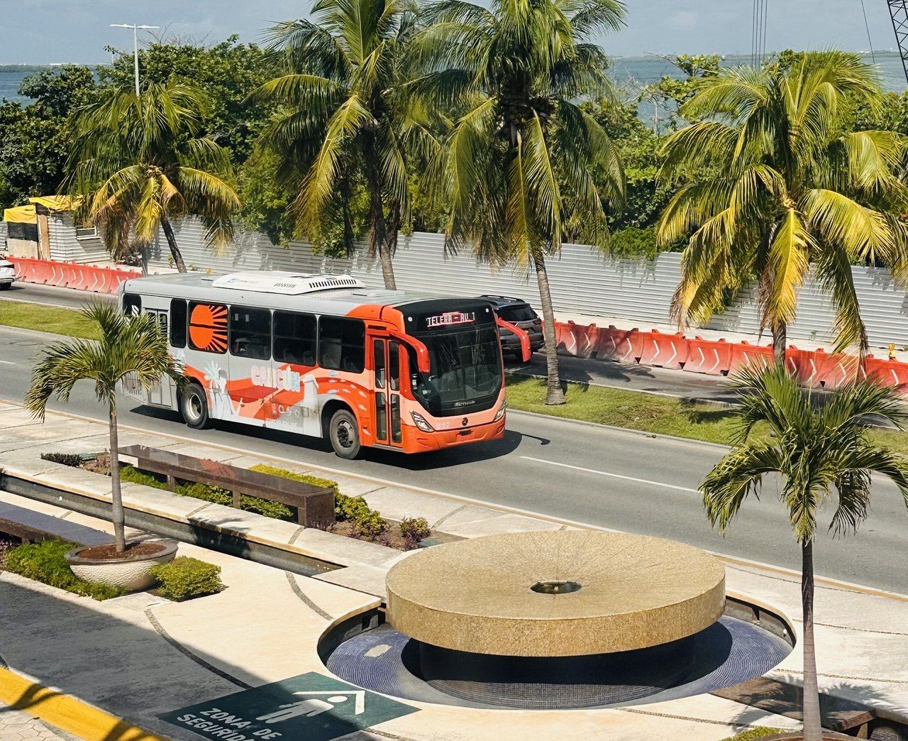 Autobuses R1, R2 y R10 en Cancún